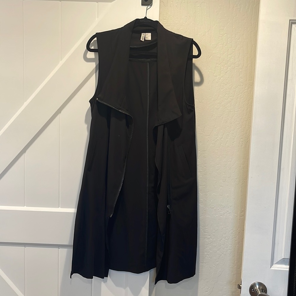 Sleeveless blazer